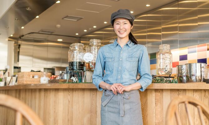 カフェのスタッフ